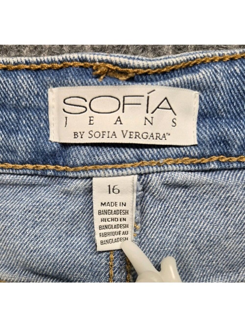 SOFIA Vergara Jeans Chi Short Denim Shorts Women's 16 Blue Cut-Off  Distressed - Picture 4 of 16
